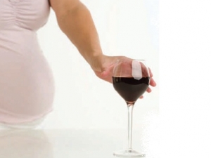 У сильно пьющих матерей дети рождаются с отклонениями