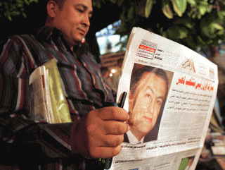 Правящая в Египте Национал-демократическая партия, возглавляемая президентом страны Хосни Мубараком,  по итогам первого тура получила половину мест