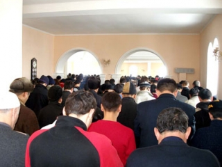 Намаз в тюменской мечети