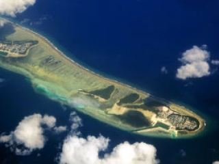 По прогнозам ученых, уровень мирового океана в районе Мальдив к 2100 году может подняться примерно на полметра
