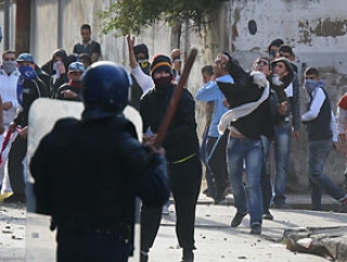 Решению властей Алжира предшествовали массовые беспорядки, прокатившиеся по стране