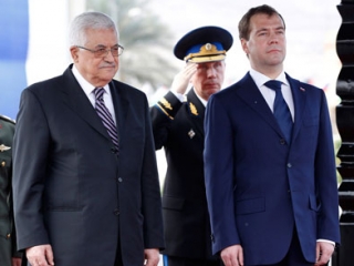 Президент РФ Дмитрий Медведев и глава ПА Махмуд Аббас