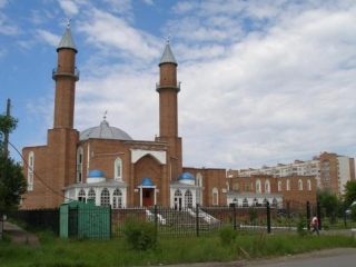 Омская Сибирская соборная мечеть, резиденция муфтия Зулькарная Шакирзянова