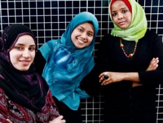 Мусульманская община в Аргентине приветствовала новость, особенно видя, что в других странах, например, во Франции, власти принимают решительные меры по запрету хиджаба в общественных местах и школах