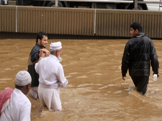 Многие жители Джидды, пострадавшие в ходе наводнения не получили до сих пор реальной помощи от государства, ввиду неразвитости инфраструктуры королевства