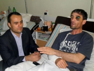 Иззат Аман (слева) и пострадавший Саидбек Искандаров в ГКБ №7
