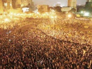 Площадь Тахрир наводнена людьми, протестующими против режима Мубарака