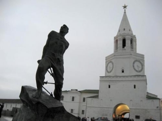 Памятник Мусе Джалилю в центре столицы Татарстана