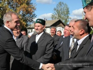 Губернатор Ульяновской области Сергей Морозов на встрече с имамами в Старокулаткинском районе