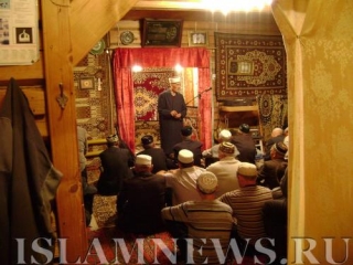 Пятничный намаз в одной из мечетей села Чембилей Нижегородской области