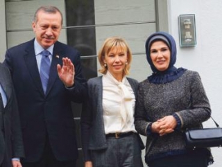 Премьер Турции с супругой в Ганновере