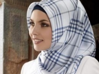 Платок - обязательный атрибут одежды мусульманки