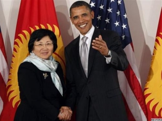 Президент Киргизии Роза Отунбаева и президент США Барак Обама (фото: Reuters)