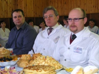 Инициатор проведения мавлида главный врач Сергей Одинцов (крайний справа)