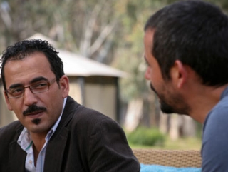 Чудом спасшиеся сотрудники Би-Би-Си: репортер Ферас Киллани (слева), и оператор Гоктаи Коралтан (справа)