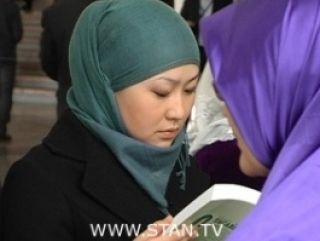 Воспитательница, отказавшая принять детей в садик, в прямом эфире назвала их мать сектанткой