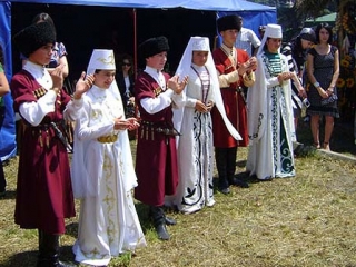 Ансамбль «Глория» был единственным коллективом, который представлял на фестивале Северо-Кавказский федеральный округ Российской Федерации
