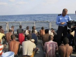Задержанные сомалийские пираты были переданы сегодня индийским правоохранительным органам