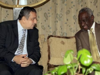 Эль-Араби возглавил делегацию из семи министров в Хартум