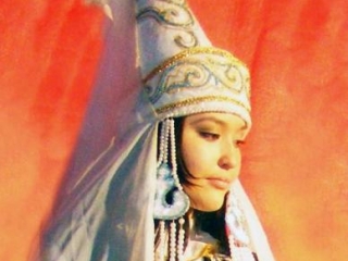 Татары подарили казахской красавице вороного кабардинца