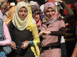 Женщинам Туниса разрешается отныне фотографироваться на документы в хиджабе