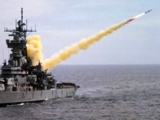 Запуск "томагавка" с борта военного корабля