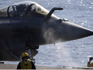 Франция и Британия хотели бы видеть больше стран НАТО, участвующих в бомбардировках Ливии