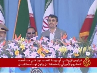 Ахмадинежад выступил на военном параде в понедельник