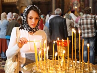 По данным опроса, число постившихся россиян сократилось почти вдвое по сравнению с 2009 годом