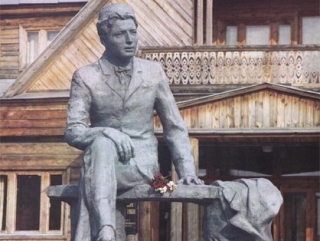 Памятник Г.Тукаю в деревне Кырлай, где поэт провел своё детство