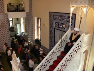 Пятничная проповедь в исторической мечети. Фото с сайта Manar.ru
