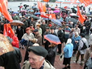 Ульяновские пенсионеры и студенты, невзирая на дождливую погоду, собрались на акцию протеста