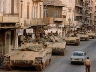 Колонна израильских танков в Бейруте