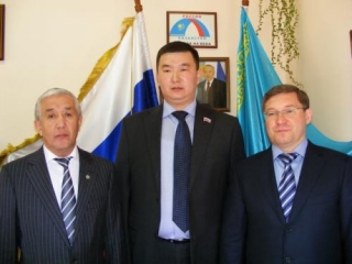 Владимир Якушев и Серик Билялов с председателем НКА Есенгалий Ибраевым