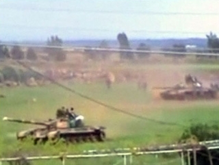 Сирийские танки располагаются вдоль границы с Ливаном. Фото: "Аль-Джазира"