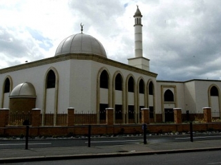 Мечеть Хаунслоу может стать "мишенью террористов", опасается директор школы