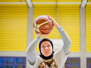 Спортивные клубы ищут возможности для привлечения молодых мусульманок в спорт
