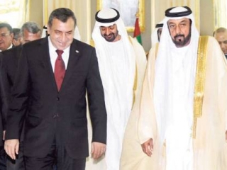 Шейх Халифа с премьер-министром Египта Эссамом Шарафом (фото: WAM)