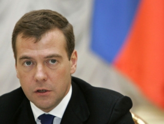 Президент Медведев принял решение объявить вторник Днем национального траура по жертвам катастрофы в Казани