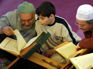 Более 150 тыс. экземпляров книг и около 300 тыс. брошюр роздано фондом поддержки исламской культуры и образования.