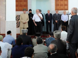 Глава Адыгеи поздравил мусульман республики с праздником Ураза-байрам
