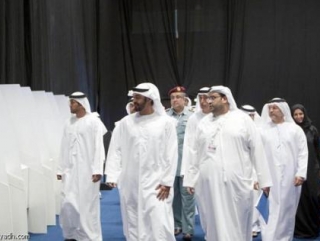 Абу-Даби. Наследный принц осматривает один из 13 избирательных участков