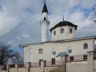 Старейшее здание Симферополя Ак-мечеть (Белая мечеть) основана в 1508 году