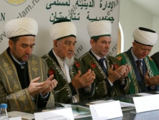Большинство из присутствовавших на чтениях имамов считают Габдулхака Саматова своим учителем