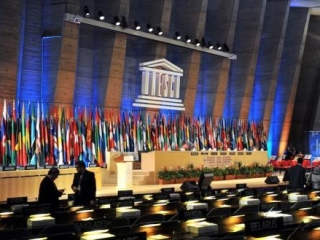 Заявку Палестины на полноправное членство в ЮНЕСКО поддержали 107 стран. В ответ на это решение США отказались финансировать организацию