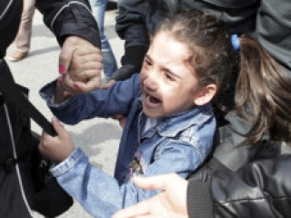 В ходе разгона мирных демонстраций полицейские арестовывали даже детей