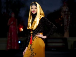 Исламские модельеры создают наряды, подчеркивающие индивидуальность их обладательниц и оберегающие их целомудрие