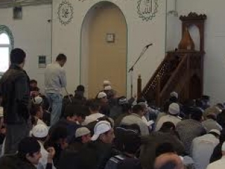 Верующие считают, что ограничения в работе мечети «Мухаммадия» в городе Вахдат, и в частности, запрет пастырской деятельности известной богословской семье Тураджонзода, являются "актами тирании&a