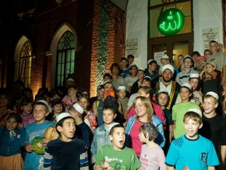 26 октября 2008 года по центральным улицам Казани прошел марафонский забег, организованный и с участием МКЦ, детей-детдомовцев вместе с ветеранами спорта и олимпийскими чемпионами