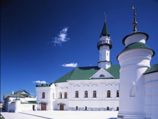 В облике здания мечети заметны элементы русского «московского» барокко и татарского декоративного искусства